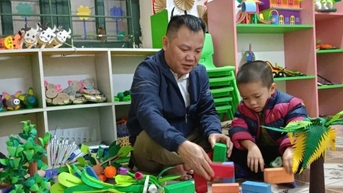 Thầy hiệu trưởng mầm non trích lương đóng tiền ăn bán trú cho học trò