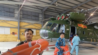 បញ្ជាការដ្ឋានយោធាទីក្រុង Da Nang ឧបត្ថម្ភឧបករណ៍សង្គ្រោះរាប់រយសម្រាប់ខេត្ត Gia Lai និង Dak Lak