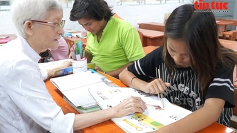 ‘Người lái đò’ U80 và lớp học thắp sáng những mảnh đời trong đêm