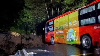 Đèo Mimosa sạt lở nghiêm trọng, giao thông chia cắt