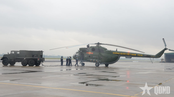 Trực thăng của Trung đoàn Không quân 930 sẵn sàng cất cánh bay cứu hộ, cứu nạn các tỉnh Nam Trung Bộ