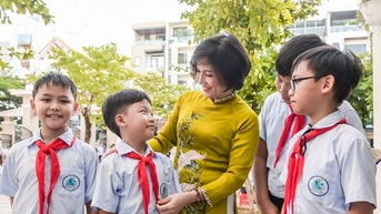 'Cha mẹ thứ hai' trong sự nghiệp trồng người