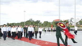 អគ្គលេខាបក្ស To Lam អុជធូបរំលឹកវិញ្ញាណក្ខន្ធលោកប្រធានហូជីមិញ និងយុទ្ធជនពលីនៅ Phu Quoc