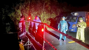 Lâm Đồng: Đèo Mimosa sạt lở, di dời khẩn cấp 12 người dân