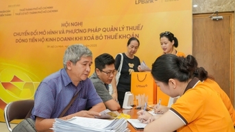 Thúc đẩy tài chính số: LPBank hỗ trợ hộ kinh doanh, tiểu thương thích ứng mô hình thuế mới