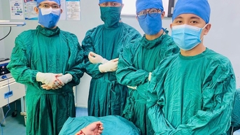 Nối thành công bàn tay đứt lìa qua mốc 'giờ vàng' – chạy đua cùng thời gian