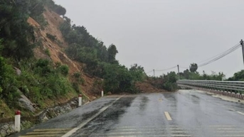 Cấm xe qua hầm và đèo Cả, đèo Cổ Mã do sạt lở