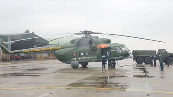 Trực thăng sẵn sàng vận chuyển hàng cứu trợ người dân vùng lũ