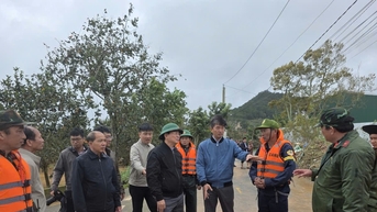 Chủ tịch UBND tỉnh Lâm Đồng Hồ Văn Mười trực tiếp kiểm tra và chỉ đạo khắc phục hậu quả mưa lũ tại xã D’ran