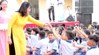 Những khoảnh khắc đẹp ngày Nhà giáo Việt Nam 20.11