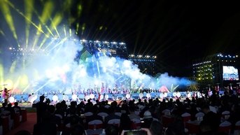 Nơi con sông Hồng chảy vào đất Việt rực rỡ sắc màu văn hoá