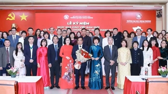 ប្រគល់មេដាយការងារថ្នាក់ទី២ ដល់អតីតនាយកសាកលវិទ្យាល័យពាណិជ្ជកម្មបរទេស