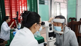 ឃុំ Ben Luc៖ សហការអនុវត្តកម្មវិធី 'បើកដំណើរវេទមន្តពីភ្នែកភ្លឺ និងមានសុខភាពល្អ'