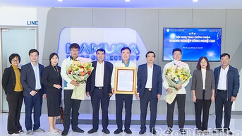 ប្រគល់វិញ្ញាបនបត្រសហគ្រាសបច្ចេកវិទ្យាខ្ពស់ដល់ក្រុមហ៊ុន Namuga Phu Tho Technology Co., Ltd.