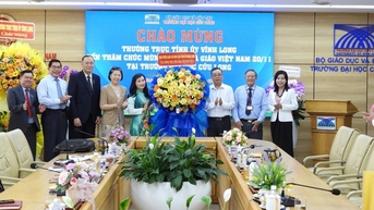 Lãnh đạo tỉnh Vĩnh Long chúc mừng Trường ĐH Cửu Long nhân Ngày Nhà giáo Việt Nam