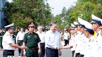 Tạo điểm tựa vững chắc để ngư dân yên tâm vươn khơi, bám biển