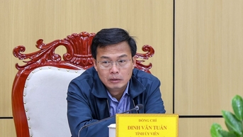 អនុប្រធានគណៈកម្មាធិការប្រជាជនខេត្ត Lam Dong លោក Dinh Van Tuan បានស្នើឱ្យមានការដោះស្រាយយ៉ាងតឹងរ៉ឹងរាល់សកម្មភាពផលិតកម្មខុសច្បាប់។