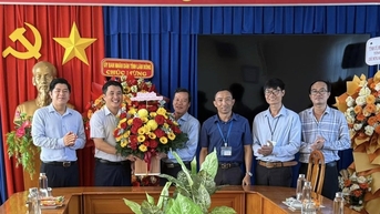 Thường trực Tỉnh đoàn Lâm Đồng chúc mừng Ngày nhà giáo Việt Nam 20/11