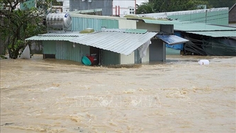Các tỉnh Gia Lai, Đắk Lắk, Khánh Hòa vẫn ngập lụt diện rộng dù mưa giảm, lũ xuống
