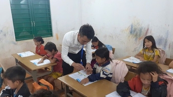 Cú sốc của thầy giáo trẻ và hành trình 15 năm cắm bản "trồng người"