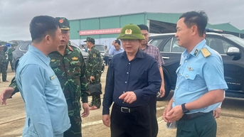 Phó Thủ tướng Hồ Quốc Dũng kiểm tra công tác ứng phó khẩn cấp mưa lũ tại Khánh Hòa