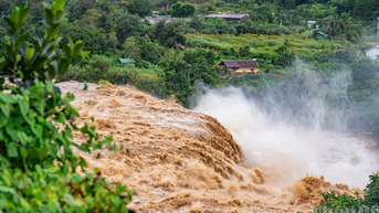 [Ảnh] Lâm Đồng: Toàn cảnh thác Liên Khương cuộn trào chưa từng có