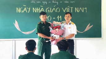 កងកម្លាំងនៅកោះ Hon Chuoi ប្រារព្ធទិវាគ្រូបង្រៀនវៀតណាម