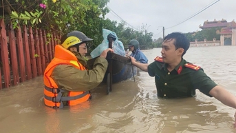 Phường Phú Yên huy động mọi lực lượng, kịp thời cứu trợ và đưa dân đến nơi an toàn