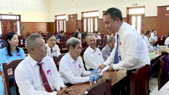 សាលានយោបាយខេត្ត Tay Ninh បានរៀបចំកិច្ចប្រជុំដើម្បីអបអរសាទរខួបលើកទី 43 នៃទិវាគ្រូបង្រៀនវៀតណាម