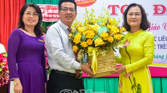 Lắng đọng cảm xúc tại Toạ đàm kỷ niệm 43 năm Ngày Nhà giáo Việt Nam