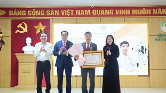 ផ្តល់កិត្តិយសដល់សាស្រ្តាចារ្យរងថ្មីនៃឱសថ Nghe An