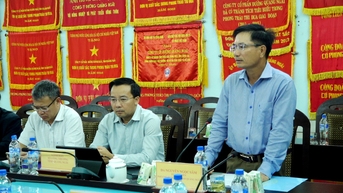 Phó Chủ tịch UBND tỉnh Nguyễn Ngọc Sâm làm việc với các doanh nghiệp tại Khu công nghiệp Quảng Phú