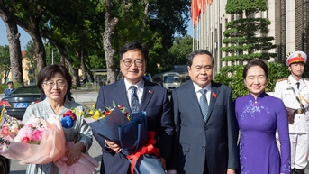 Chủ tịch Quốc hội Hàn Quốc dự khán phiên họp Quốc hội Việt Nam, thăm khu khảo cổ