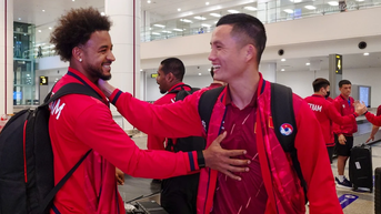 Đội tuyển Việt Nam trở về nước sau chiến thắng 2-0 Lào