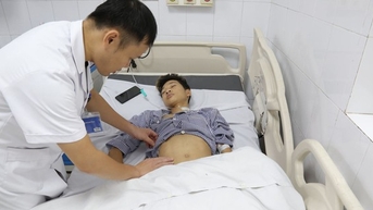 ក្រោយ​ជួប​គ្រោះថ្នាក់​ចរាចរណ៍ ក្មេងប្រុស​អាយុ​១៥​ឆ្នាំ​ម្នាក់​រង​របួស​ថ្លើម​ថ្នាក់​ទី​៤ ។