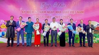 Gặp mặt kỷ niệm 43 năm Ngày Nhà giáo Việt Nam 20/11