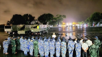 Trên 7.700 lượt cán bộ, chiến sĩ giúp nhân dân khắc phục hậu quả mưa lũ