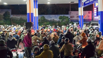 Dân Đà Lạt đổ xô mua xăng vì sợ nguồn cung thiếu hụt do đường sá