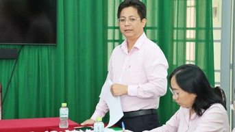 ធនាគារគោលនយោបាយសង្គម សាខាខេត្ត Tay Ninh ធ្វើការលើការផ្សះផ្សាបំណុល និងចំណាត់ថ្នាក់នៅឃុំ Ninh Dien ។