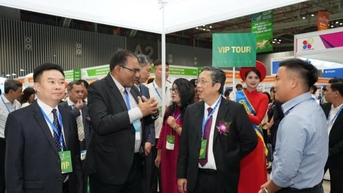 អ្នកជំនាញផ្នែកគោលនយោបាយ អាជីវកម្ម និងឧស្សាហកម្មគីមី