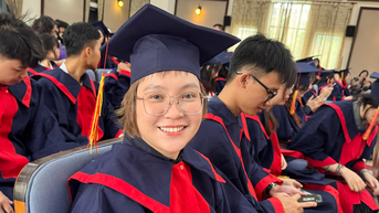 Người phụ nữ Hà Nội tốt nghiệp thủ khoa đại học ở tuổi gần 40