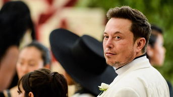 Elon Musk អះអាងម្តងទៀតថា AI និងមនុស្សយន្តនឹងរកលុយគ្មានន័យ