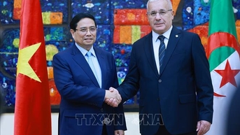 ប្រព័ន្ធផ្សព្វផ្សាយអាល់ហ្សេរីបន្តរាយការណ៍លេចធ្លោអំពីសកម្មភាពរបស់នាយករដ្ឋមន្ត្រី Pham Minh Chinh។