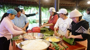 Chung tay hướng về vùng lũ