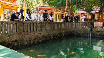 ប្រាសាទពិសិដ្ឋចម្ងាយ 50 គីឡូម៉ែត្រពីទីក្រុងហាណូយត្រូវបានគេនិយាយថាមាន "អណ្តូងវេទមន្តដែលបំណងប្រាថ្នាក្លាយជាការពិត"