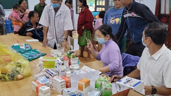 ជំនួយដល់សិស្សានុសិស្សក្នុងរដូវទឹកជំនន់