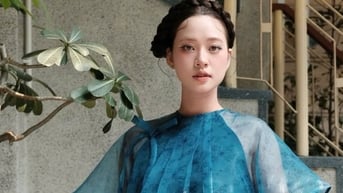 Ngoài áo dài, chị em nên chọn set áo gấm bắt mắt
