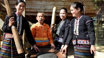 Loại bánh không thể thiếu dịp Tết của người Vân Kiều, dùng để đãi khách quý