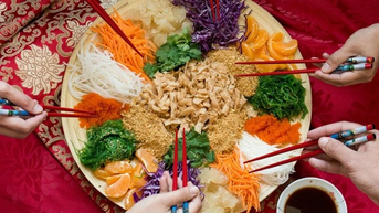 Món ăn ngày tết được cho là 'cuộc chiến' vô cùng kỳ lạ