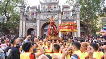 Hàng nghìn người về rước pháo tại làng Đồng Kỵ, TP Bắc Ninh